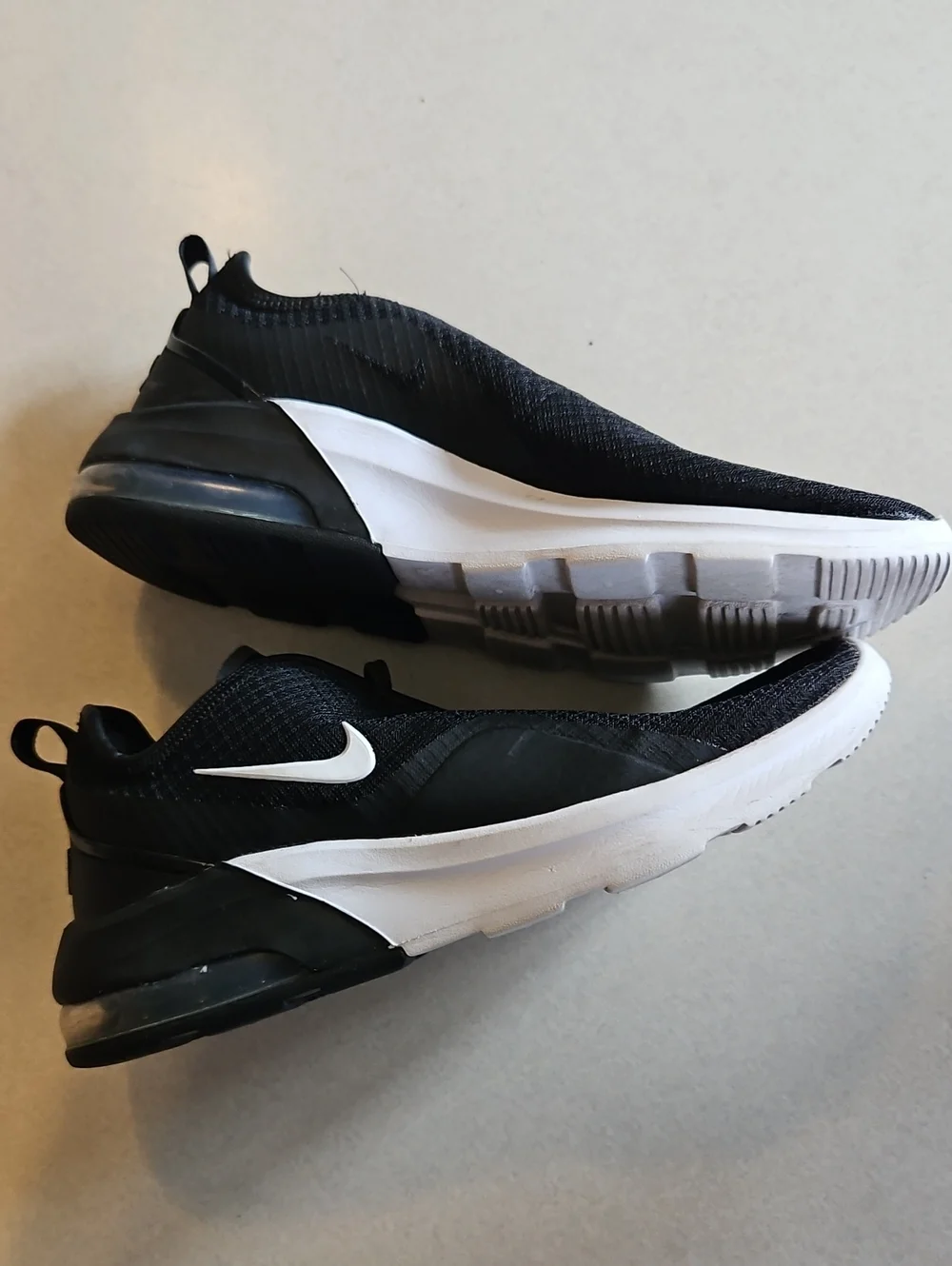 Nike Air Max Motion 2 Sneakers
